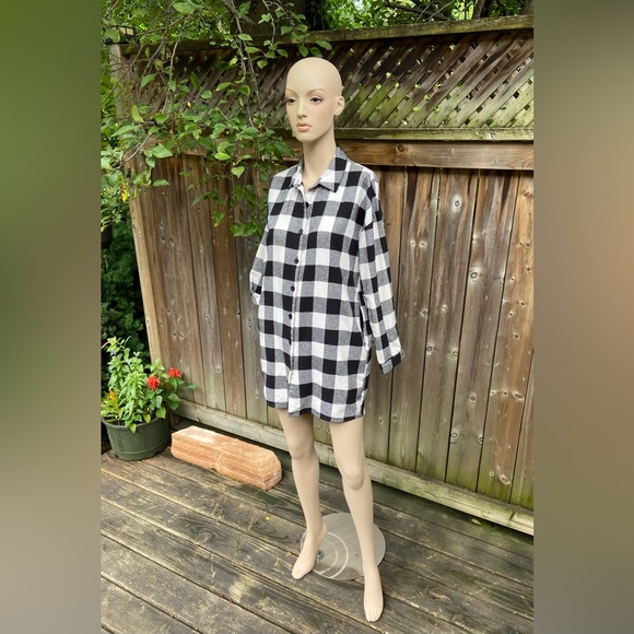 Long Button Down Long Sleeve Flannel with Pockets - Picture 9 of 12